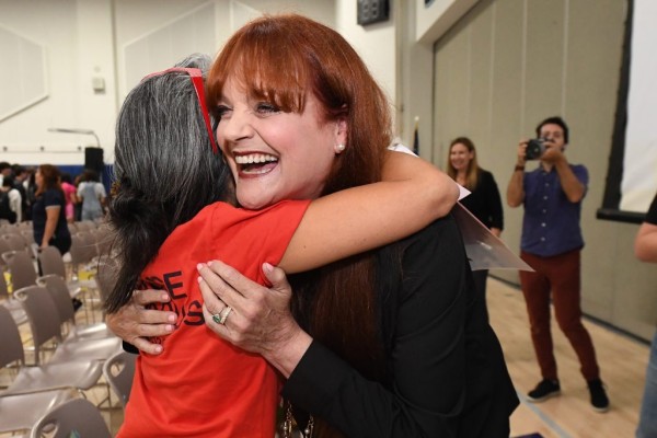 2022 Monica Daranyi notification hug