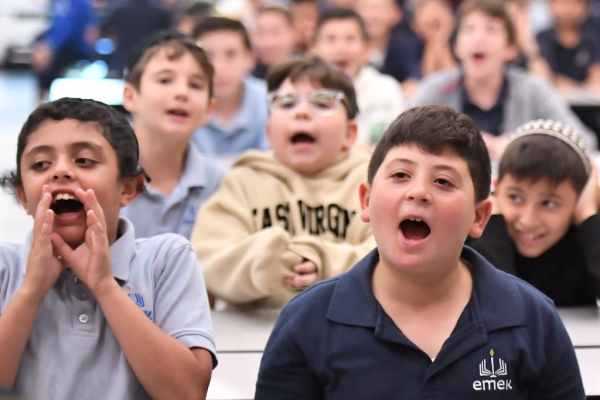 8 2023 rabbi moshe tropper students chanting