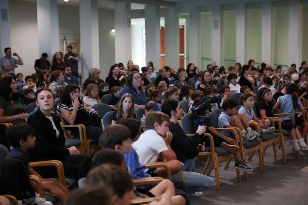 2024 rebecca moray jewish educator awards students listen