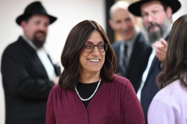 2022 Shoshana Braude notification smiling